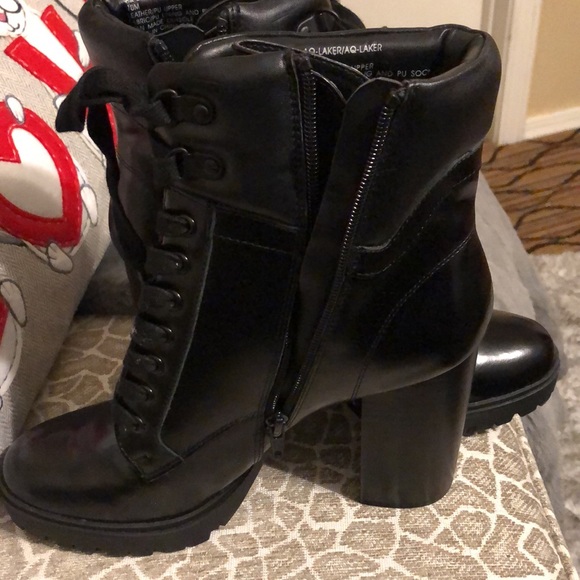 NWT! AQUA leather stacked heel platform hikers - Picture 5 of 9